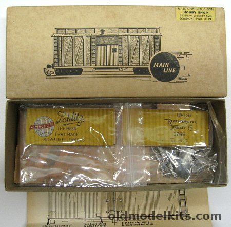 Main Line Models 1/87 38' Private Wood Sheathed Refrigerator (Reefer) Private Car - Schlitz Beer - HO Craftsman Kit plastic model kit
